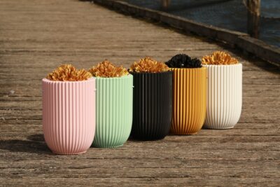 Bio-Urne: Helena Koralle (rosa, gruen, schwarz, gold, weiss)