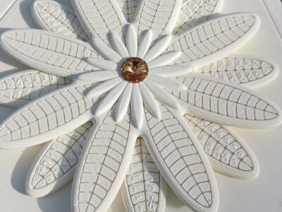 Bio-Urnen Deckel: Flora (weiss mit Swarovski-Topas)