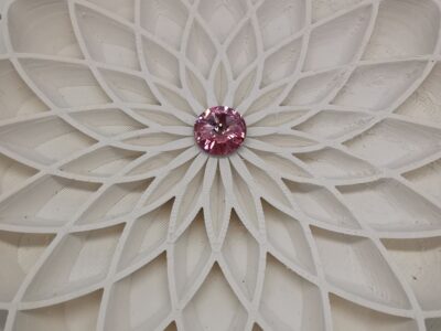 Bio-Urnen Deckel: Lotus (weiss mit Swarovski-Rosenquarz)